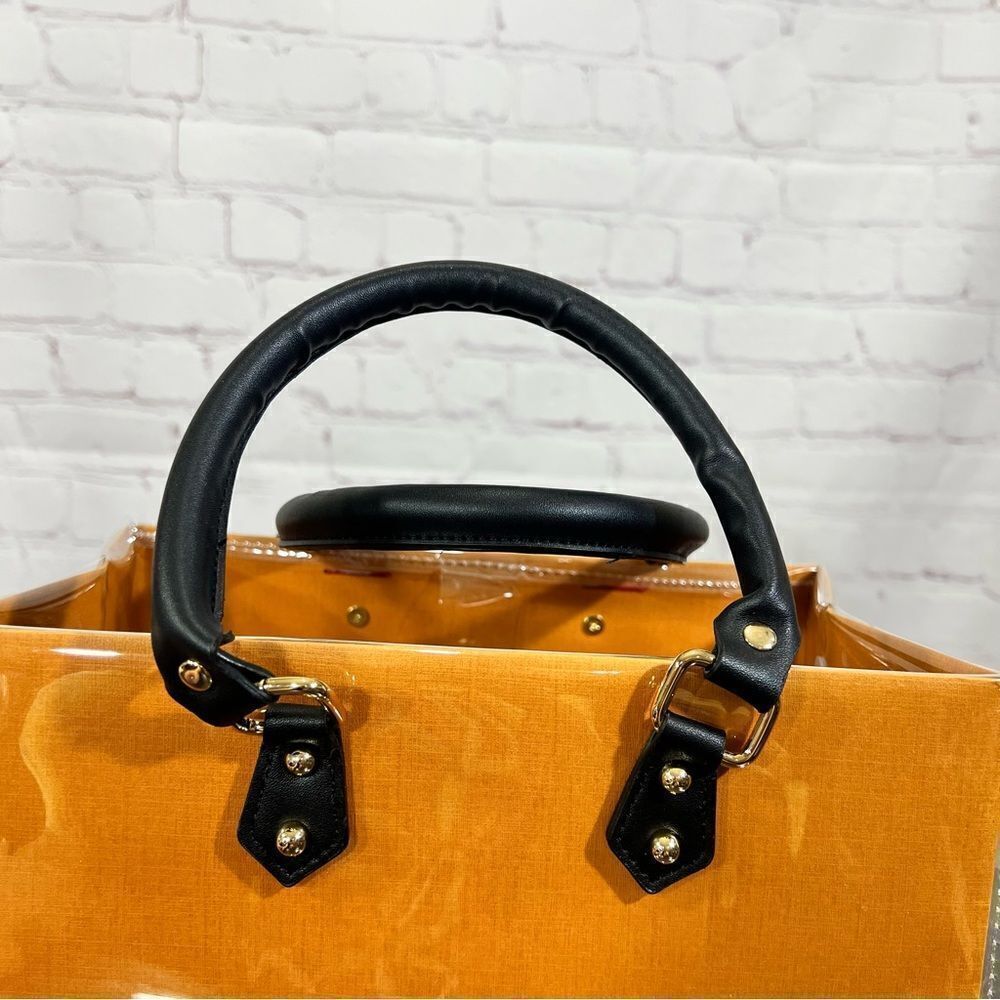 LOUIS VUITTON gift bag holiday 2020 edition wrapped in PVC to a useful crossbody - Picture 4 of 9